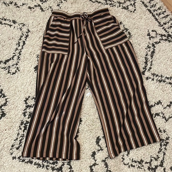 Xhilaration Pants - Xhiliration wide leg cropped pants